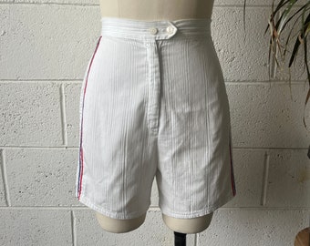 50-tals vintage vita röda blå sidorand med dragkedja framtill och texturerad bomullsshorts 61 cm midja