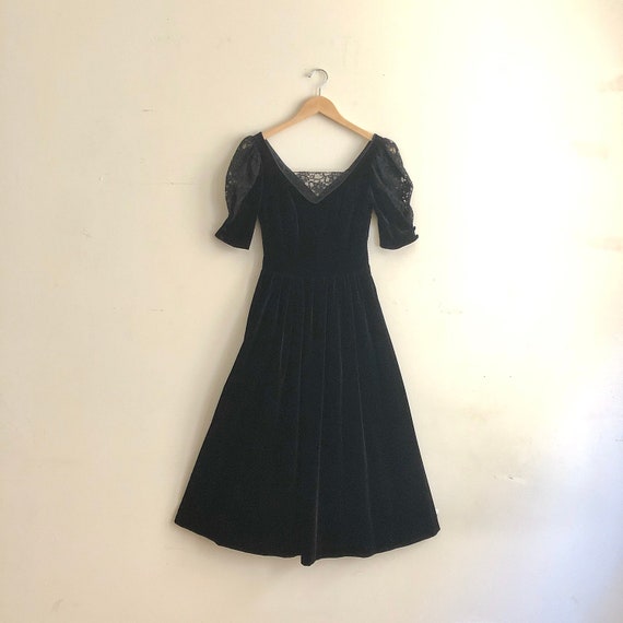 80s LAURA ASHLEY Black Velvet & Lace Puff Sleeved