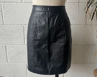 80s BYRNE & BAKER High Waisted Black Leather Pencil Fit Flat Fit Mini Skirt 27” Waist
