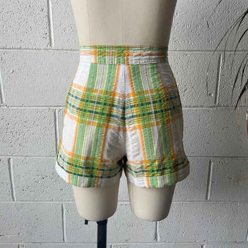 70-tals THERMO JAC Högmidjade Gröngula Vita Rutiga Seersucker Bomullsshorts Med Manschetter, Påsydda Fickor, 63 cm Midja bild 3