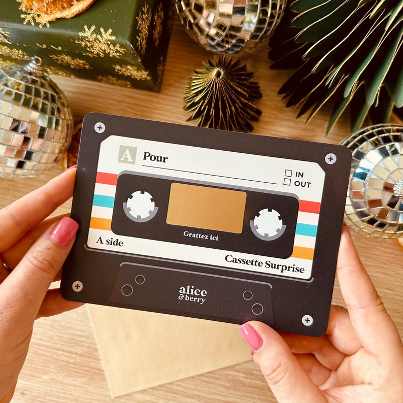 Carte à Gratter Concert Personnalisable - Cadeau festival Musique - Ticket à Gratter Surprise - Bon pour - Cassette Vintage image 1