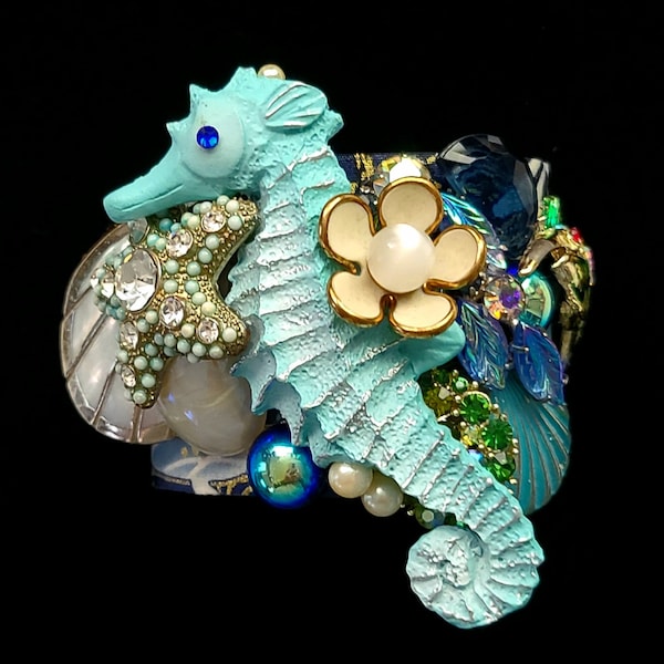 Grand bracelet blue seahorse art cuff - Statement OOAK vintage Upcycled Composed