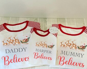 Pijamas navideñas familiares personalizadas: Pijamas de renos de Papá Noel