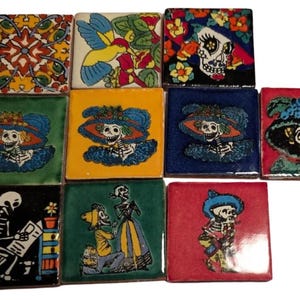 Azulejos decorativos mexicanos de adobe Día de Muertos Azulejos de cerámica de 2 x 2 pulgadas Azulejos mexicanos Azulejos artesanales pintados a mano 9 variedades