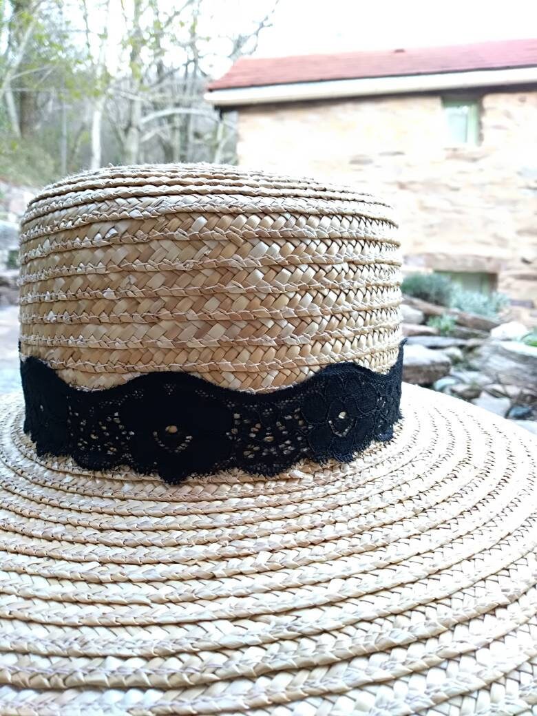 A New Look Wide Brim Audrey Hepburn Straw Hat. 100% Natural 