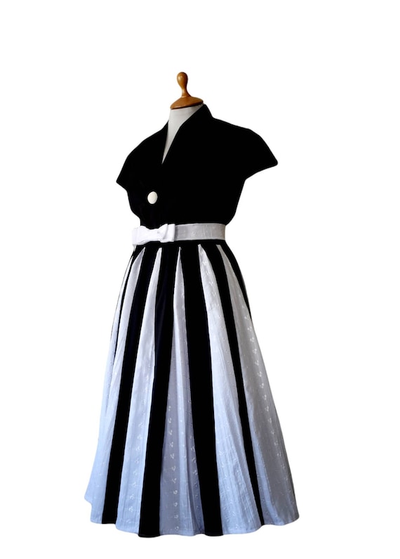 amazon dresses black and white A Magical & Cotton Full Circle Voluminous Pin-up Inspired Summer Dress Hip 34) Small winter-dresses A-Line Communion Dress with Size (INDIA/UK):6