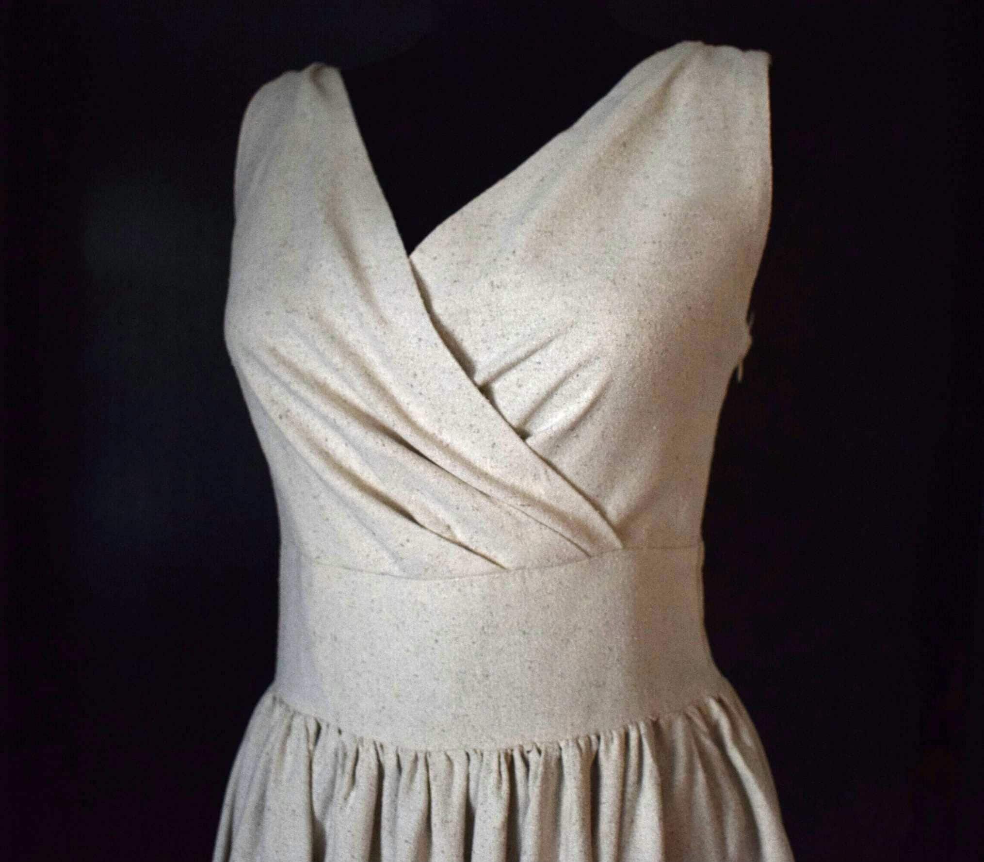 新品☆NAIKE☆美しいシルクのドレス☆イタリア製 新品☆NAIKE☆美しいシルクのドレス☆イタリア製