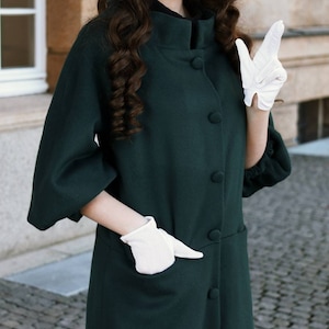 A unique design puff sleeves wool coat