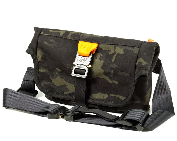 EVERYDAY BAG 2.0 , Roll Top Messenger Bag with AustriAlpin Cobra ® Buckles // Techwear SlingBag Travel Bag  // Multicam® Black Cordura® 500D
