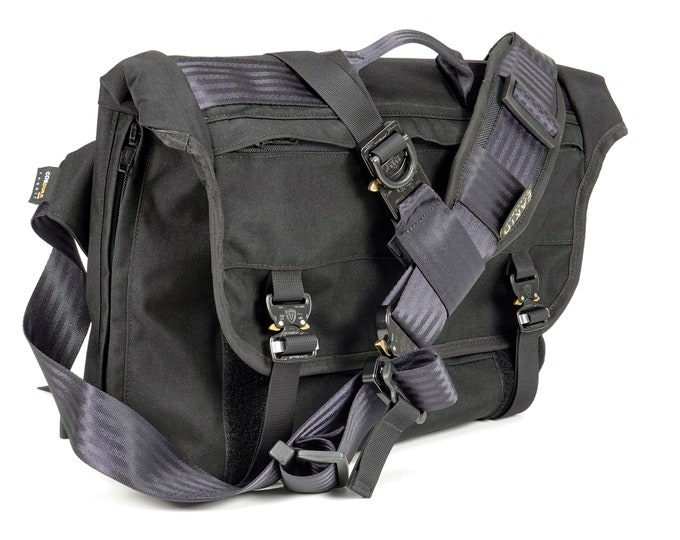 EVERYDAY BAG 4.1 / BLACK / messenger bag made from Cordura 500d // Austrialpin Cobra / Stabilizer Side-strap