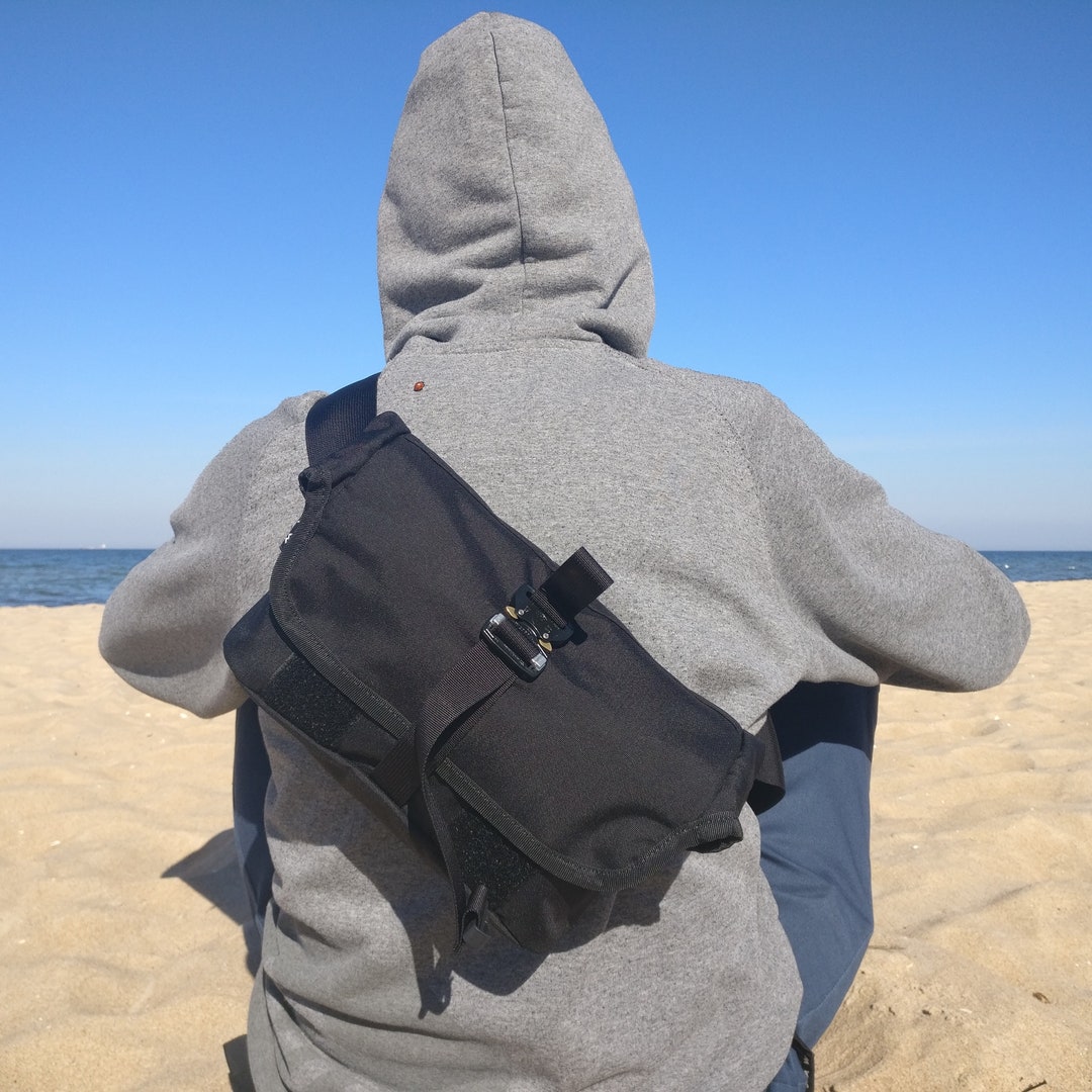 EVERYDAY BAG 2.0 , Roll Top Messenger Bag With Austrialpin