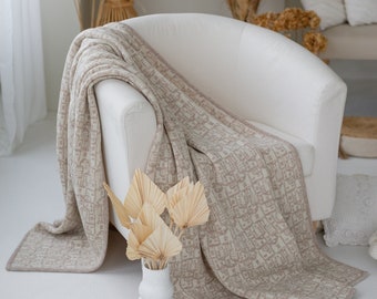Beige Wool Blanket: Reversible House Pattern, Cosy Throw (140x230cm)