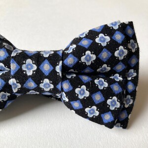 Blue Flower Bow Tie / Floral Bow Tie / Men&#39;s Bow Tie Pre-tied Bow Tie For Men / Pocket Square / Boys Bow Tie / Self Tie Bow Tie / Skinny Tie