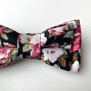 Black Floral Bow Tie / Flower Bow Tie / Men&#39;s Bow Tie Pre-tied Bow Tie For Men / Pocket Square / Boys Bow / Self Tie Bow Tie / Skinny Tie