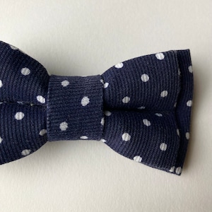Dunkelblaue Fliege / Weiße Gepunktete Fliege / Herrenfliege Vorgebundene Fliege für Männer / Jungen Fliege / Selbstbindefliege / Skinny Tie