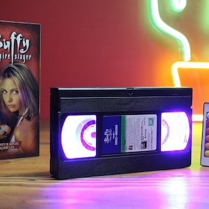 Lámpara VHS - Buffy la Cazavampiros - Crónicas de Buffy y los Ángeles Vol. 1 (Sorpresa / Inocencia)