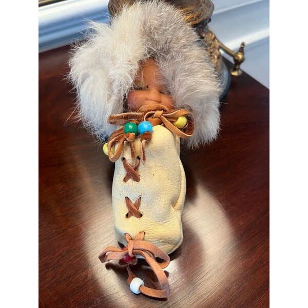 Vintage Eskimo Inuit Doll Child Papoose Leather Indien Artist Doll