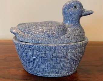 Vintage Ceramic Spongeware Ceramic Nesting Duck On Basket Covered Casserole 2 Quart