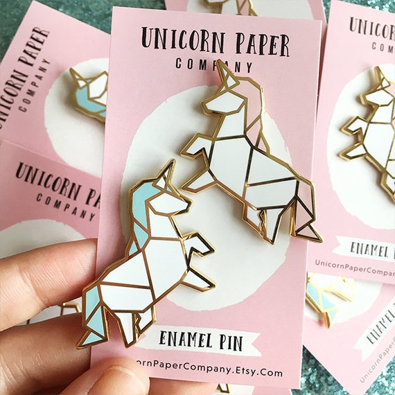 Origami Unicorn Paper Enamel Trading Pin Collar Pins Magical Critter Lapel Pins Cute White And Pink And White And Blue Hard Enamel Pin