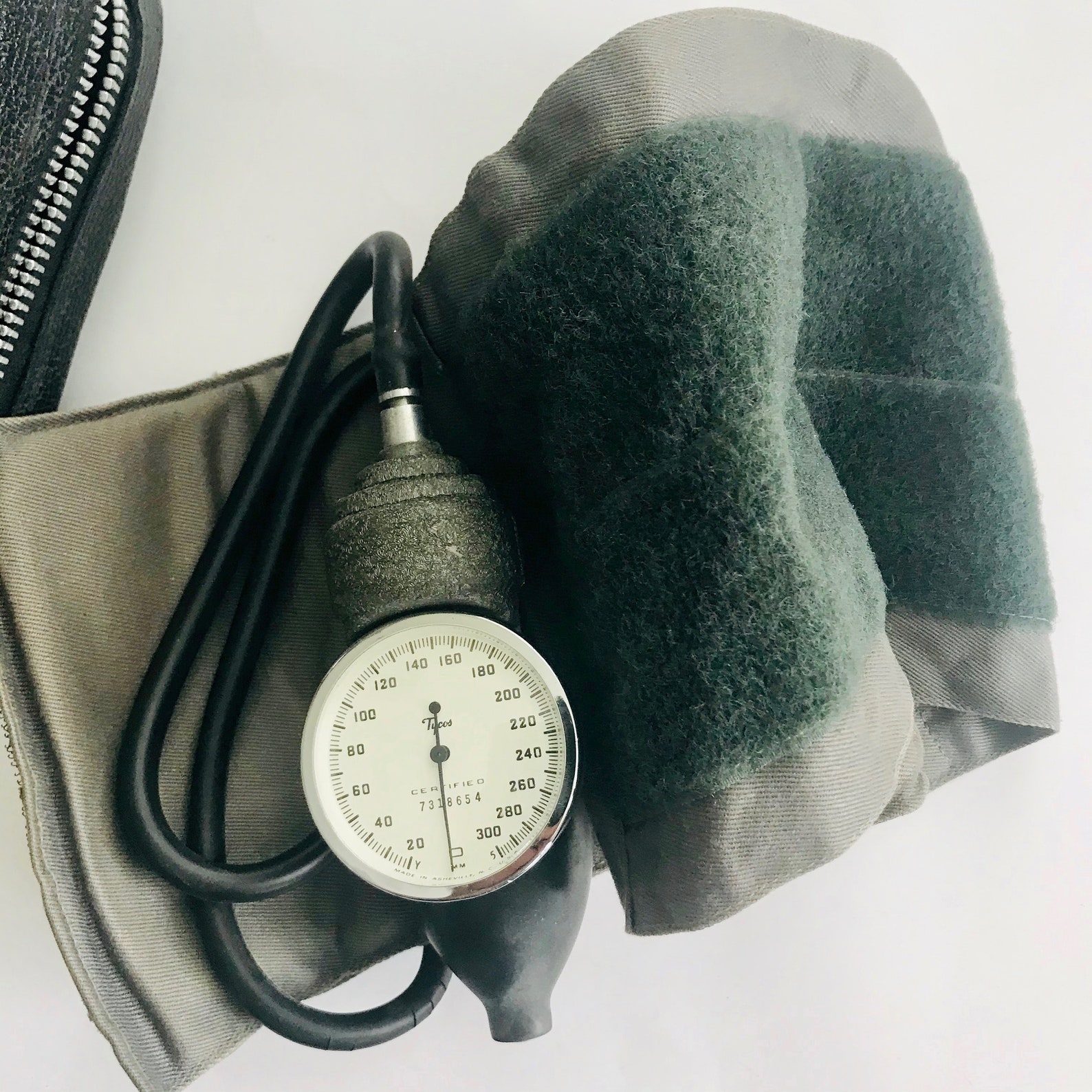 Vintage Blood Pressure Monitor in Case Tycos Blood Pressure Etsy