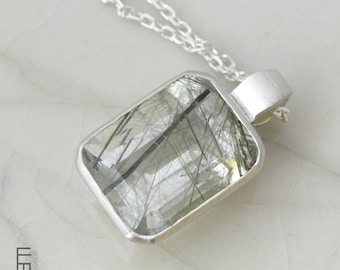 Large rutilated quartz pendant in 925 sterling silver, rectangular rock crystal with inclusions, simple chain pendant with natural gemstone