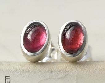 pink garnet stud earrings silver, small earrings with rhodolite garnet, oval stud earrings with natural gemstone, handmade jewelry