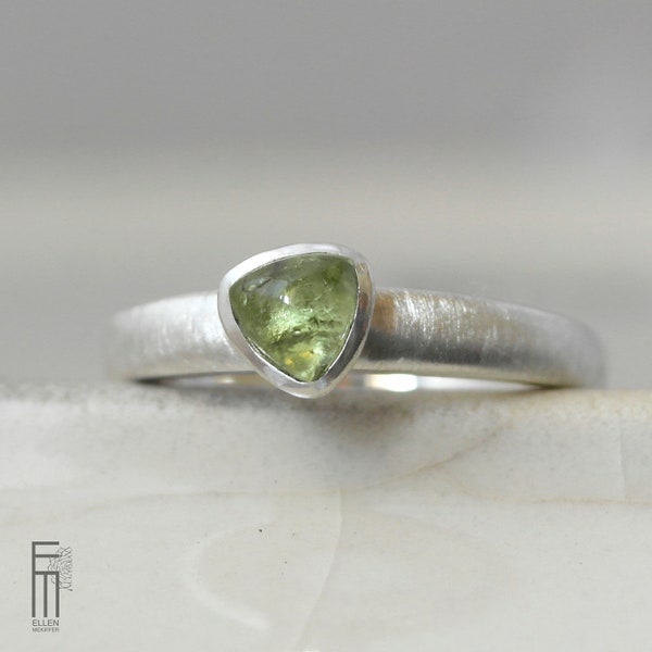 anello con tormalina verde in argento 925, elegante anello in argento con pietra preziosa verde, gioielli di alta qualità per tutti i giorni, misura 54