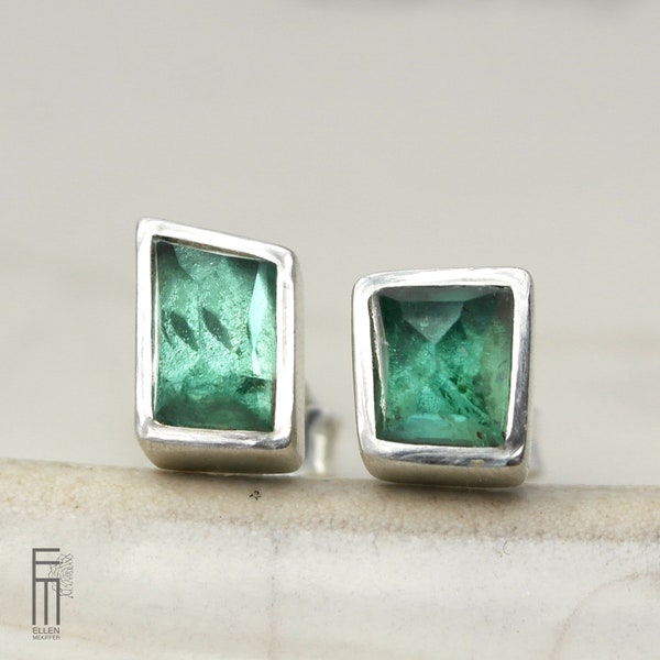 emerald green tourmaline stud earrings made of silver 925, small earrings with natural gemstone, handmade tourmaline jewelry