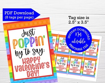 Puede incluir: Etiquetas imprimibles para el Día de San Valentín con un diseño de arcoíris y el texto "Just Poppin' by to say: Happy Valentine's Day!" Las etiquetas miden 2,5 pulgadas por 3,5 pulgadas.