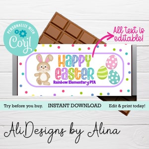 Può includere: Una barretta di cioccolato con un involucro colorato a tema pasquale. L'involucro presenta un coniglietto dei cartoni animati, uova decorate e le parole "Happy Easter" in colori vivaci. È incluso anche il testo "Rainbow Elementary PTA".