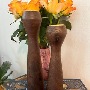 Prachtige set van twee vintage teakhouten kandelaars
