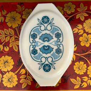 Vintage Pyrex “Blue Horizon” Divided Casserole Dish with Lid – 1.5 Quart – 1970s Blue Floral Pattern