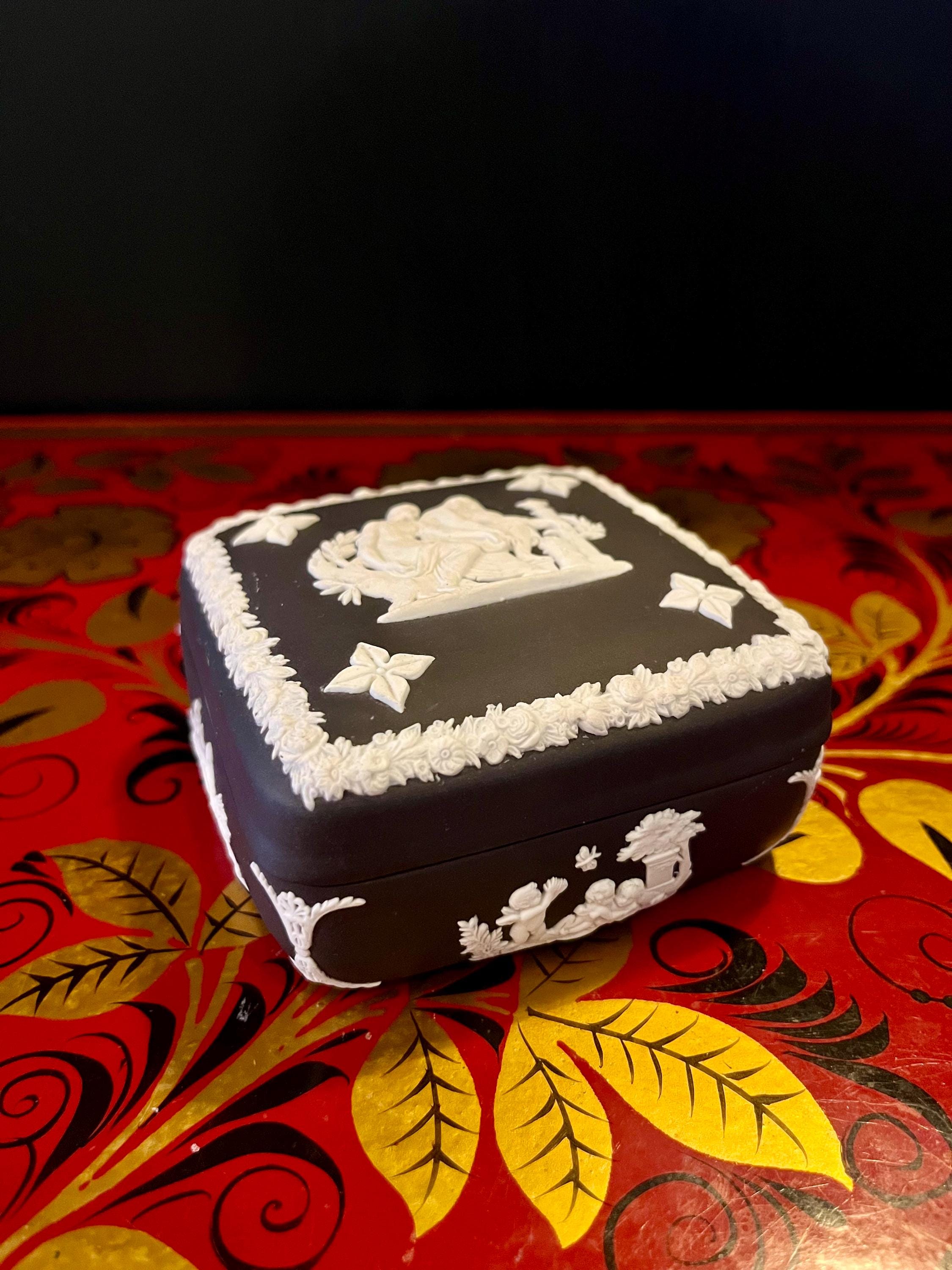 ヴィンテージ ウェッジウッド ブラック ジャスパーウェア 蓋付き小物