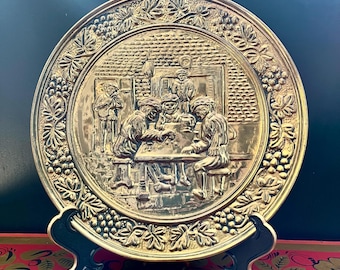 Vintage Messing Wandteller: Relief einer Holländischen Wirtshaus Szene, Mid-Century Decor