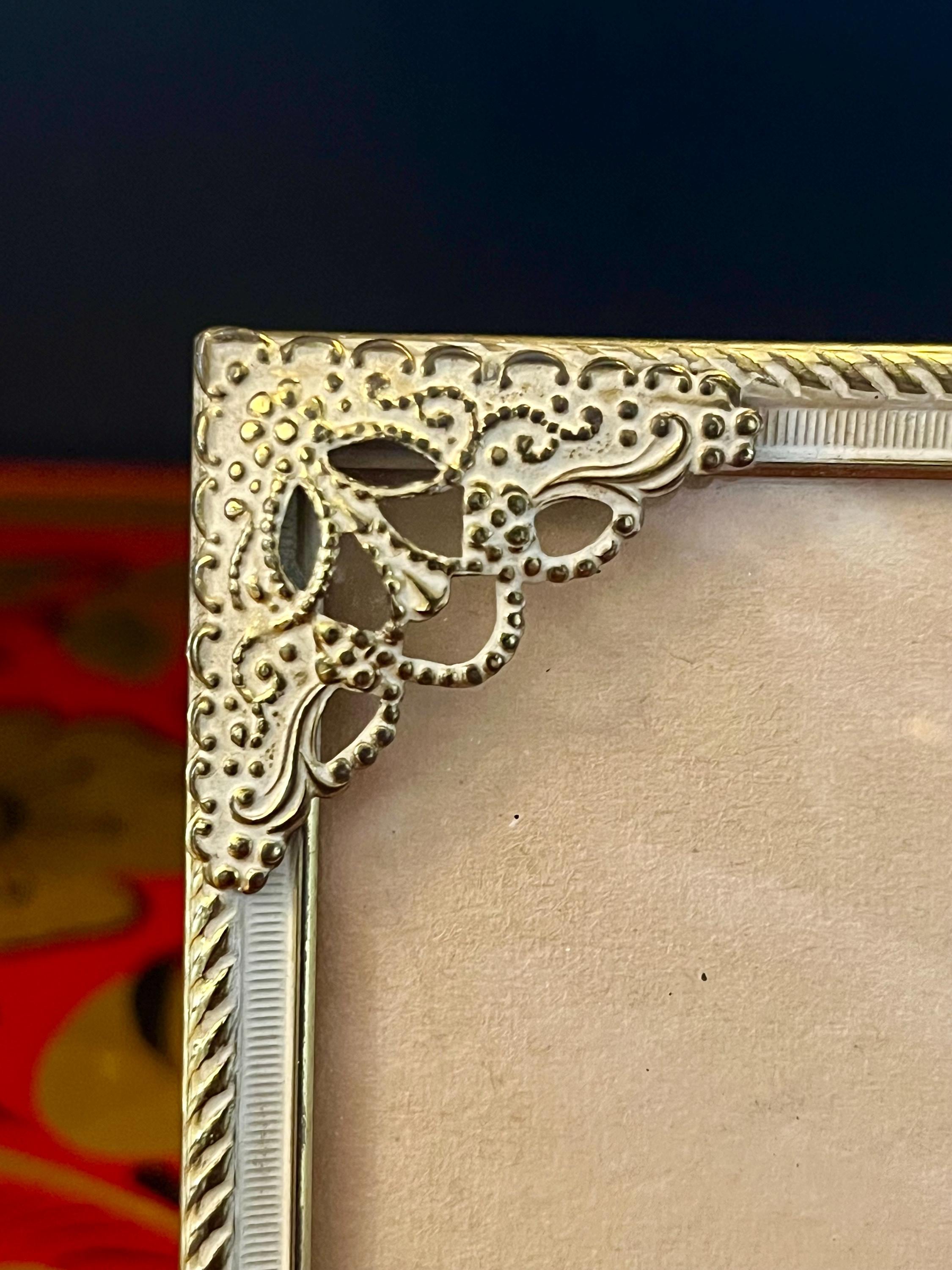 ヴィンテージデンマーク製メタルフォトフレーム：ゴールド＆ホワイト