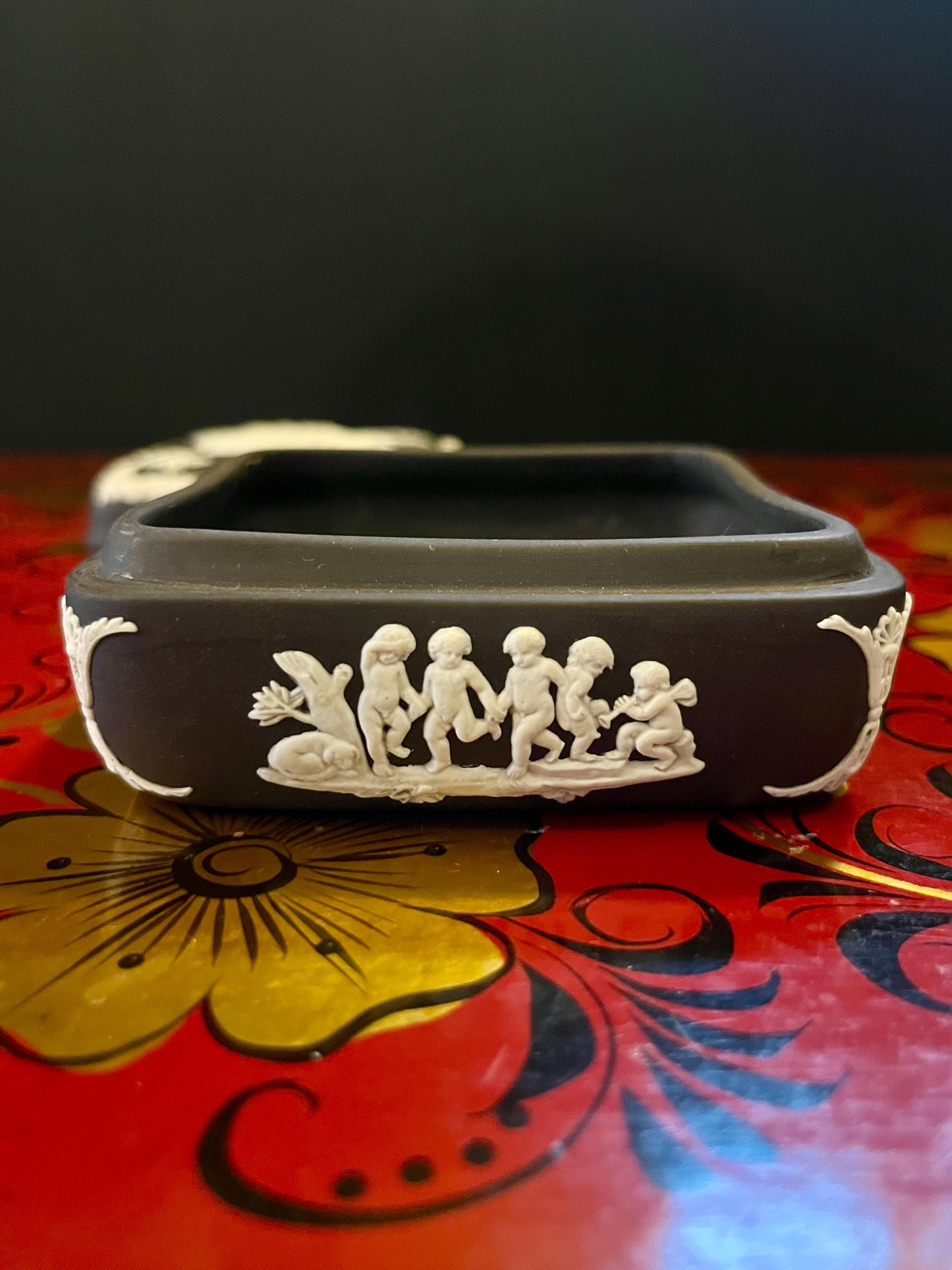 ウェッジウッド・ジャスパーブラック 蓋付小物入れ ウェッジウッド・ジャスパーブラック 蓋付小物入れ 【公式通販】