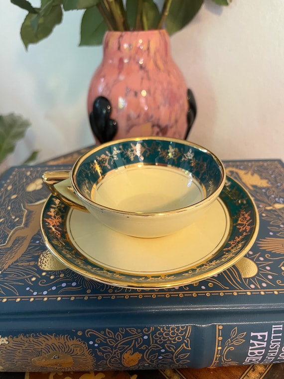 Vintage Italian Porcelain Teacups and Saucers: Mid Century Sesto