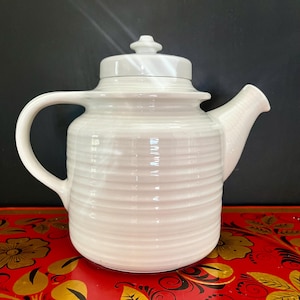 Vintage Arabia Finland White Ceramic Teapot – Mid Century Modern Scandinavian Design