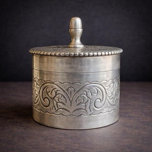 Pote vintage escandinavo de alumínio para bijuterias, caixa de toucador de meados do século com tampa.
