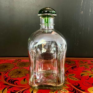 Vintage 0.7L Glass Decanter with Green Stopper – Mid-Century Barware
