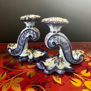 Bel ensemble de deux bougeoirs vintage Vestal Alcobaga Portugal art poterie peints à la main