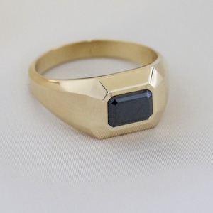 Handmade 14K Gold Men&#39;s Signet Ring: Black Diamond Geometric Jewelry