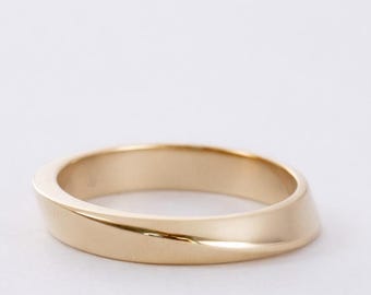 Geometric 14K Gold Wedding Band: Minimalist Unisex Ring, Engraved