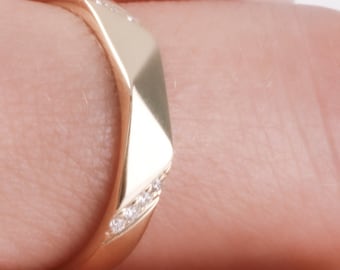 Minimalist Diamond Wedding Band, 14K Gold Geometric Ring, Unisex Faceted Design
