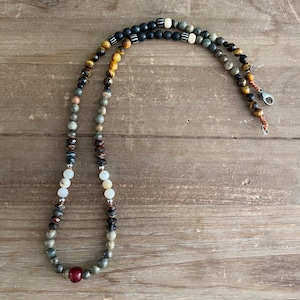 Kralenketting heren, ketting tijgeroog en jaspis, edelsteenketting, herencadeau, vriendketting, surferketting