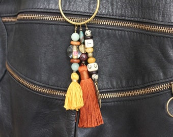 Encanto de bolso inicial personalizado, llavero colorido con borlas y gemas, accesorio de bolso, encanto de cremallera boho, regalo de San Valentín