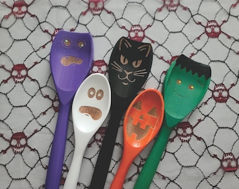 Halloween Wooden Spoon, Wooden Halloween Decor, Fall Kitchen Decor, Halloween Spoons, Spooky Accent, Autumn Decoration, Holiday Wooden Spoon