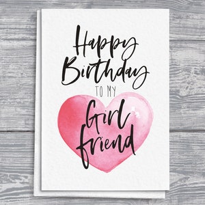 Cartão de felicitações de aniversário de namorada, tamanho A5, roteiro desenhado à mão, grande coração rosa, design em aquarela