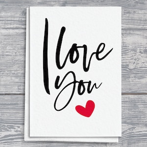 Cartão de coração vermelho feito à mão "Eu te amo" | Cartão de felicitações Valentine | Cartão de amor romântico Script desenhado à mão