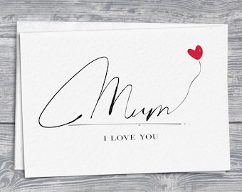 Elegante tarjeta para el Día de la Madre: «Mamá» dibujada a mano con un corazón rojo